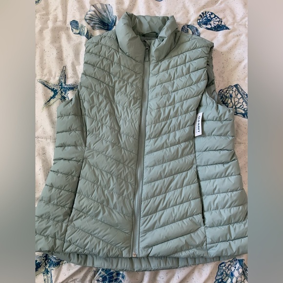 Old Navy Jackets & Blazers - Old Navy Women's Quilted Vest Size Large NWT